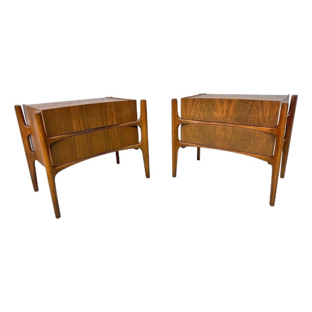 Mid-Century Swedish Modern William Hinn Sculptural Walnut Nightstands - Set of 2 For Sale