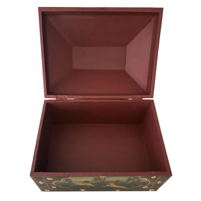 Rare Early 20th-Century Anglo-Indian Lacquered Jewelry Box With Exotic Hunting Scenes For Sale In Naples, FL - Image 6 of 8