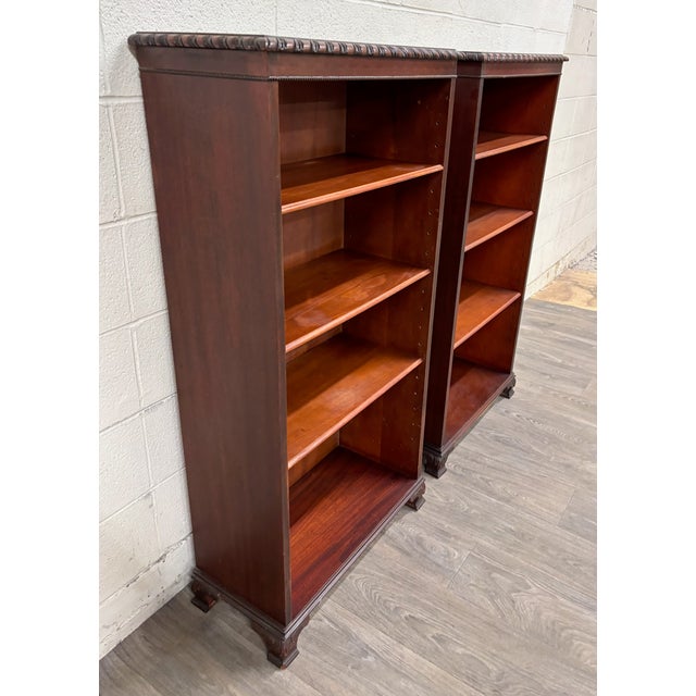 Vintage Traditional English Georgian Style Mahogany Finish Bookcase Pair For Sale - Image 4 of 12