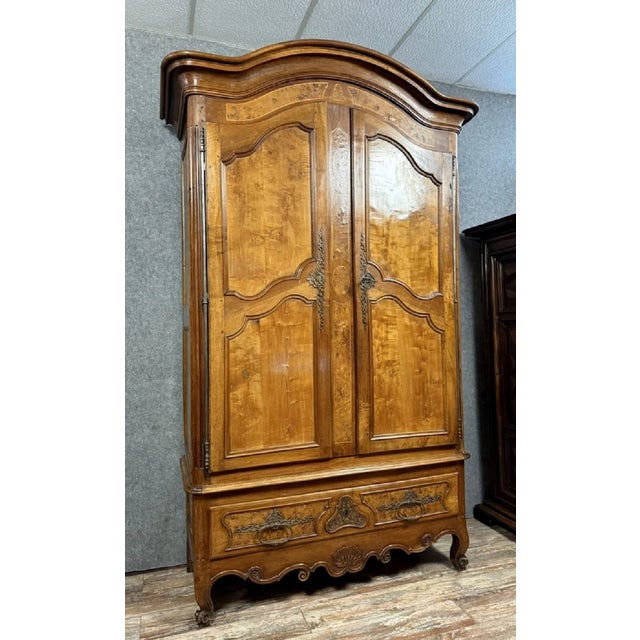 Louis XV Provençal Wardrobe in Walnut and Marquetry, 1750 For Sale - Image 4 of 8