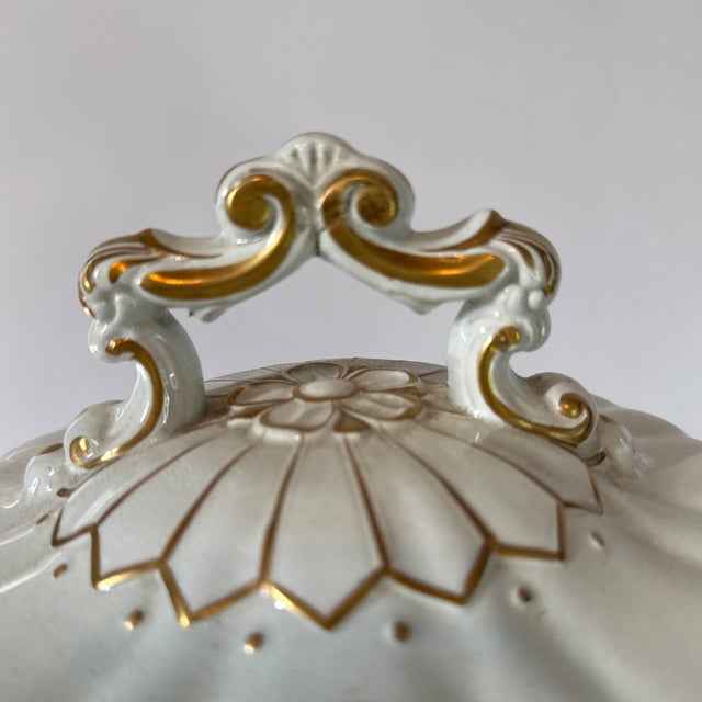 Early Victorian Copeland & Garrett Hand-Painted Ironstone Tureen, C. 1835–45 — A Rare Survivor With Original Stand. For Sale - Image 10 of 10
