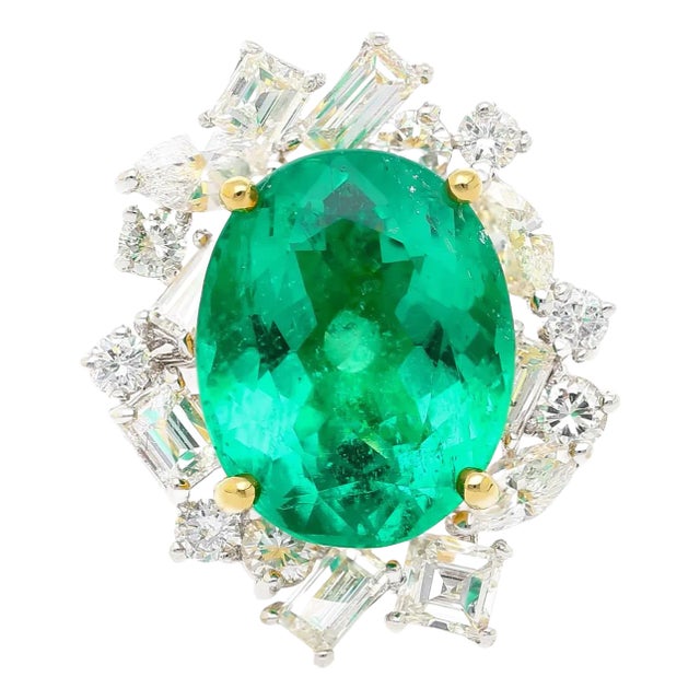 Late 20th Century 6.79 Carat Minor Oil Colombian Emerald and Diamond 18k Gold Ring Size 6 For Sale