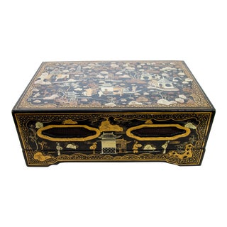Large Chinoiserie Rectangular Black Lacquered Gilt Painted Covered Box 1950s For Sale