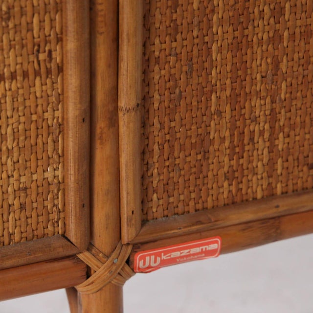 Large rattan and raffia planter from the 1970s. Rare model in good condition.