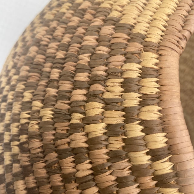 Tan Mid 20th Century Southwestern Coiled Olla Basket - Pima / Papago Style Pictographic Hearts For Sale - Image 8 of 12