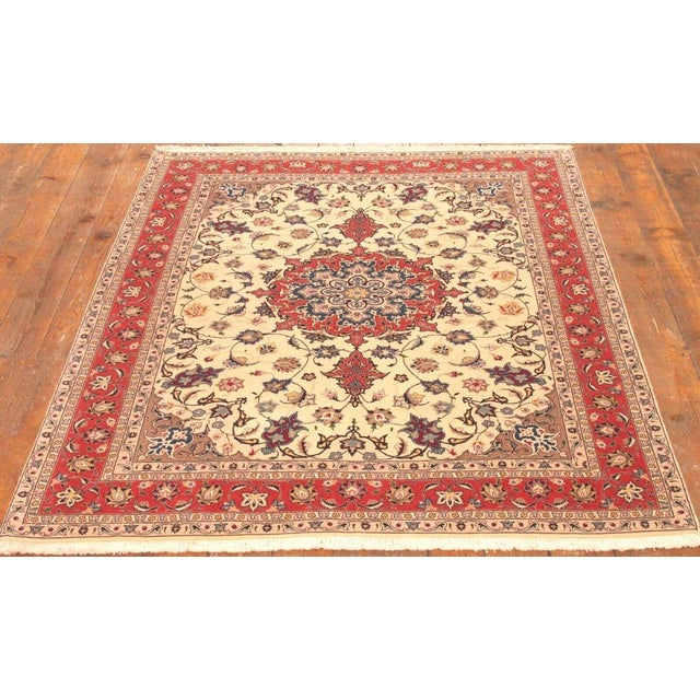 Middle Eastern Rug in Wool For Sale - Image 4 of 10