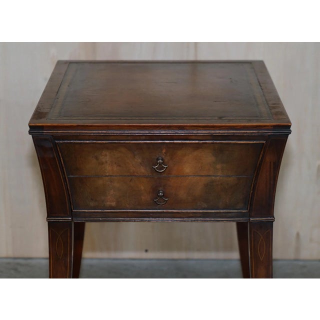 Victorian Mahogany Curved Single Drawer Side End Lamp Table with Brown Leather Top For Sale - Image 4 of 18