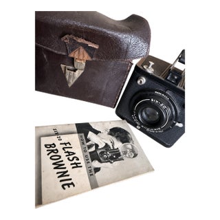 1940s Kodak Six-20 Flash Brownie For Sale