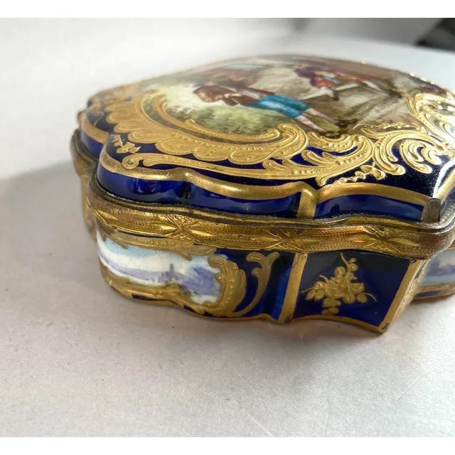 Mid 19th Century Antique 19th Century French Sevres Porcelain Box in Royal Blue and Gold Decoration For Sale - Image 5 of 12