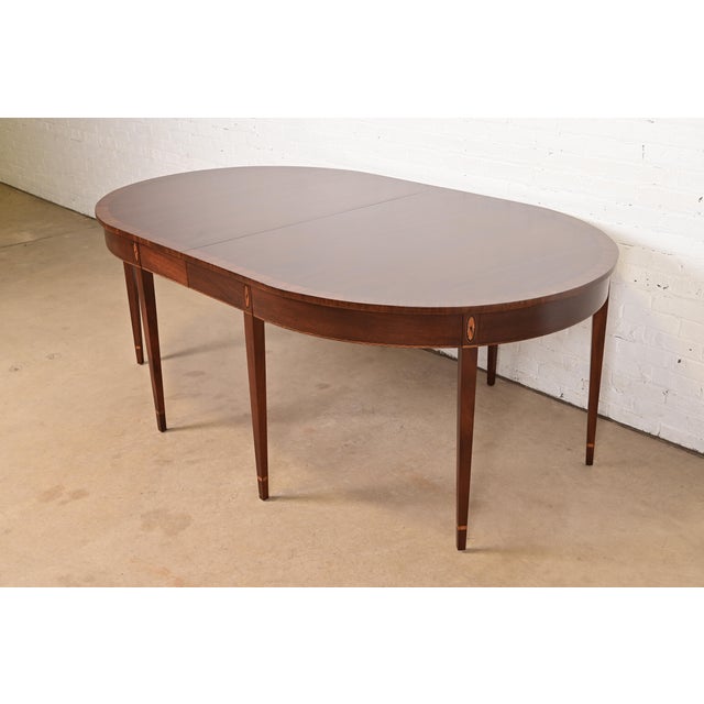Hepplewhite Baker Furniture Style Federal Inlaid Mahogany Dining Table, Newly Refinished For Sale - Image 3 of 9