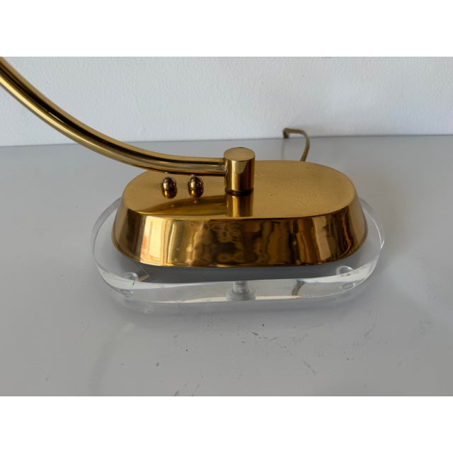 1980s Vintage Brass Mussel Shell Table Lamp With Lucite Base For Sale - Image 5 of 11