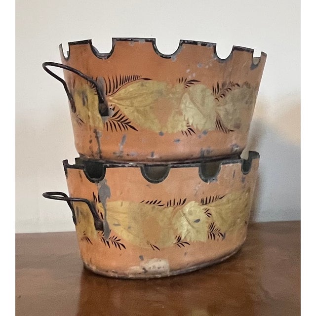 Antique Early 19th Century French Empire Tole Monteiths or Cachepot Jardinieres With a Garland of Gold Leaves on a Salmon Ground - A Pair For Sale In New York - Image 6 of 17