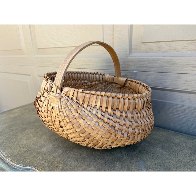 French Country Late 19th Century American Oak Splint Basket With Bentwood Handle For Sale - Image 3 of 10