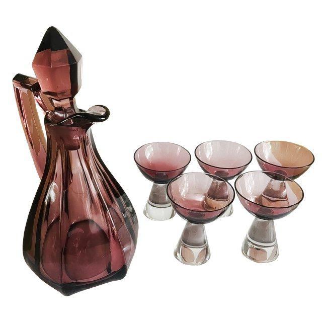 Vintage Art Deco-style mulberry purple glass carafe set of 6 from the 1950s. A beautifully shaped carafe in mulberry-...