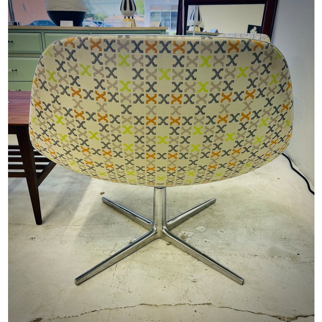 Bernhardt Mid-Century Modern Bernhardt Chiara Swivel Lounge Chairs For Sale - Image 4 of 4