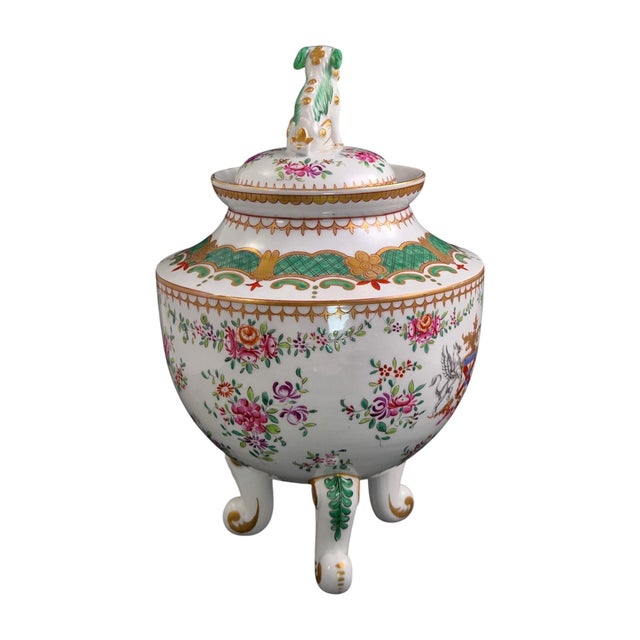 French Chinoiserie Armorial Porcelain Vase and Cover from Samson Paris, 1880s For Sale - Image 6 of 15