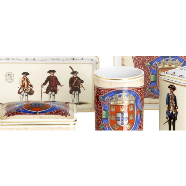 Porcelain - Set of six pieces - Vista Alegre. Made of molded porcelain from the Vista Alegre factory; consisting of: two...