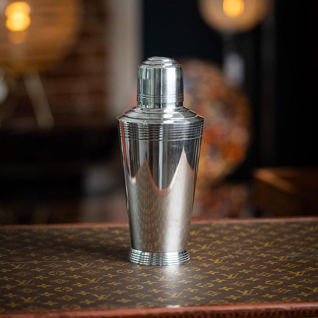 Vintage 20th century english solid silver cocktail shaker. The cocktail shaker is of clear art deco style, tapered form...