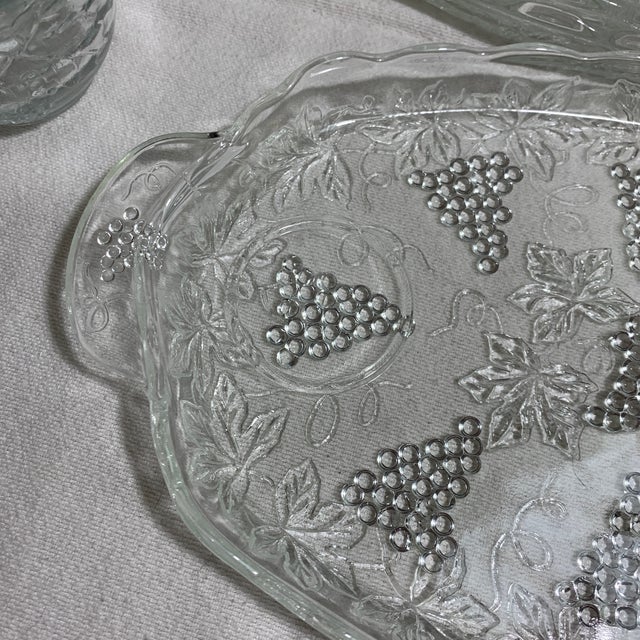 1960s Vintage Anchor Hocking Clear Glass Grape Cluster Snack Set, Plates and Cups - Set of 8 For Sale - Image 5 of 6