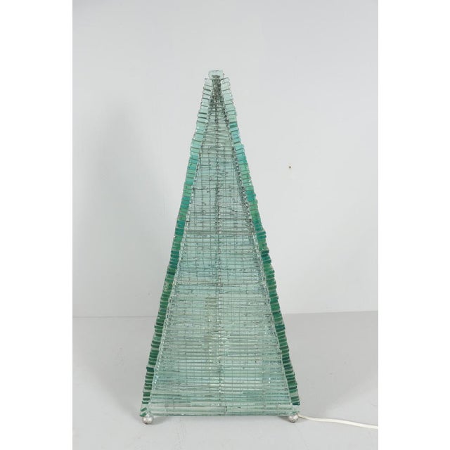 1970s Sculptural Pyramid Table Lamp in Glass, France, 1970s For Sale - Image 5 of 18