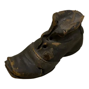 1930s Porcelain Royal Bayreuth Hand-Painted Brown Mens Work Boot With Mouse Figurine