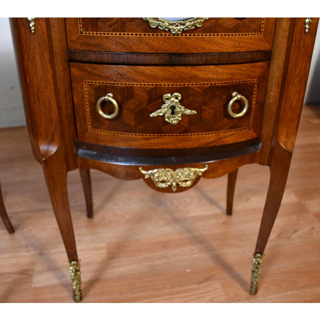 Wood 1890s Antique French Louis XV Walnut Marble Top Pair Nightstands Bedside Tables For Sale - Image 7 of 18