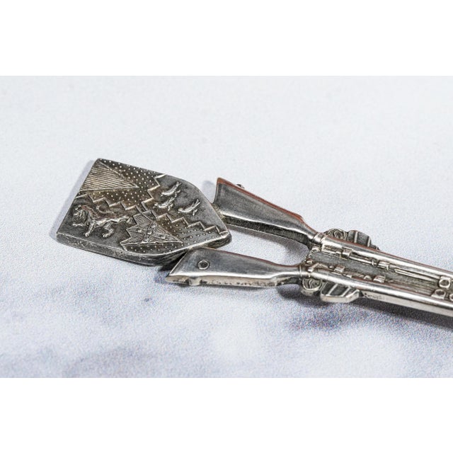 Nice Hunting Shotgun Armorial Coat of Arms Trophy Antique Sterling Silver Spoon With Leather Presentation Box For Sale - Image 9 of 12