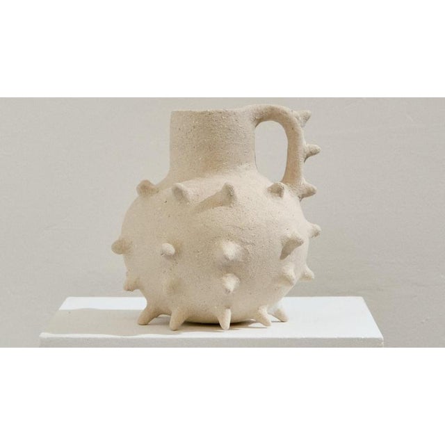 Le Vase Pique Beige Sandstone Vase by Lou Thomas Dimensions: ⌀ 22 x H 24 cm Materials: Beige sandstone