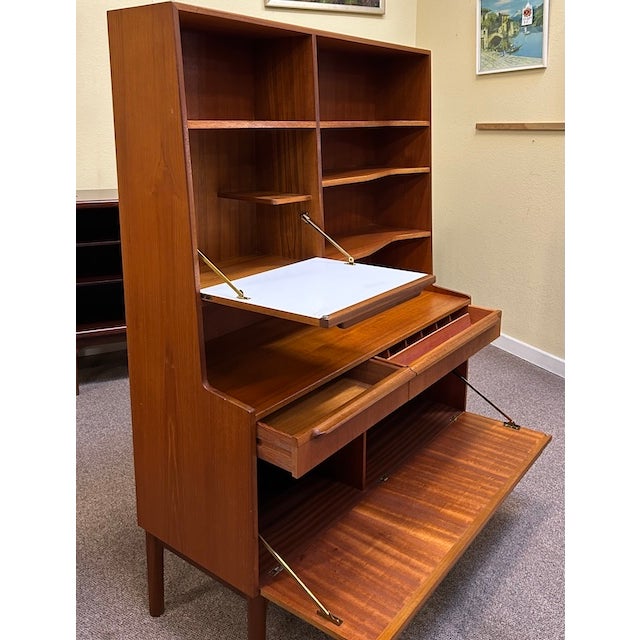 Mid Century Modern Teak Midboard W/ Drop Front Mini-Bar by McIntosh c.1960 For Sale - Image 11 of 11