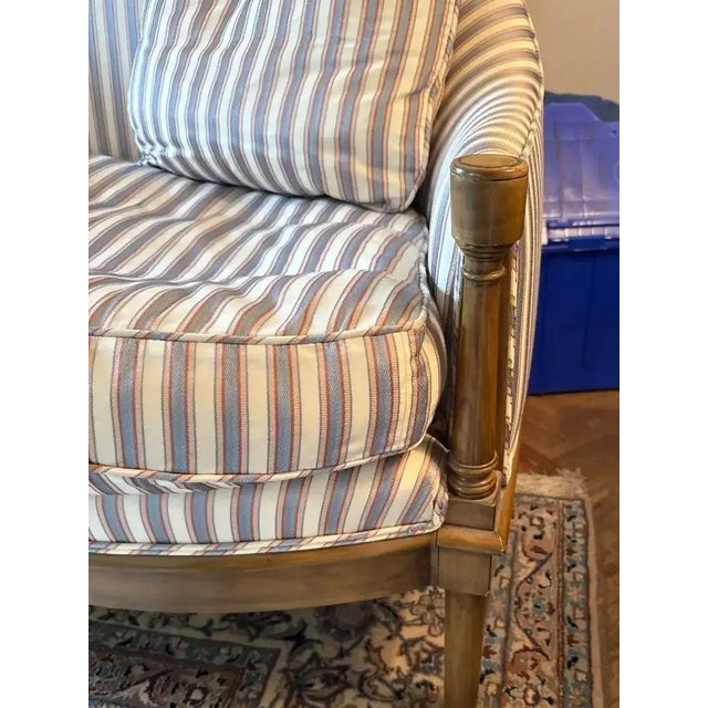1960s Mid 20th Century Traditional Upholstered Settee Loveseat For Sale - Image 5 of 12