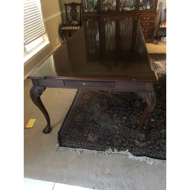 Henredon Wooden Dining Table. This Table was Acquired in North Carolina, USA. It is of a Mahogany Brown Color and has a...
