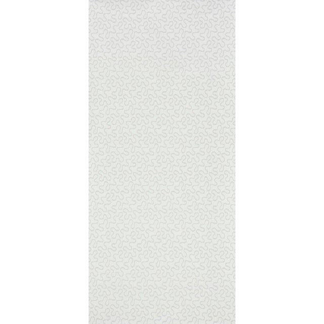 Contemporary Sample - Schumacher X Celerie Kemble Meander Wallpaper in Haze For Sale - Image 3 of 4