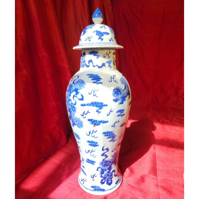 Chinoiserie Final Clearance 18th Century 24" Shishi Qilin Blue and White Temple Urn Tribute - 24" For Sale - Image 3 of 18