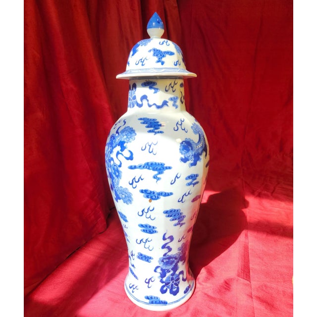 Chinoiserie Final Clearance 19th Century 24" Shishi Qilin Blue and White Temple Urn Tribute - 24" For Sale - Image 3 of 18