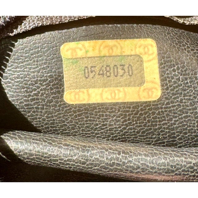 Chanel Quilted Black Caviar Skin Shoulder Bag / Tote, Golden Chain & Hardware For Sale - Image 14 of 18