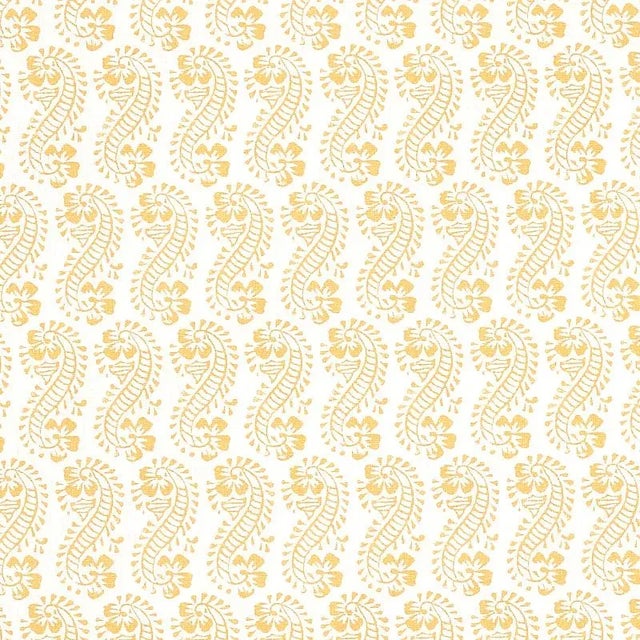 An alluring blend of paisley and botanical motifs, this lighthearted design recalls traditional Indian block prints and...