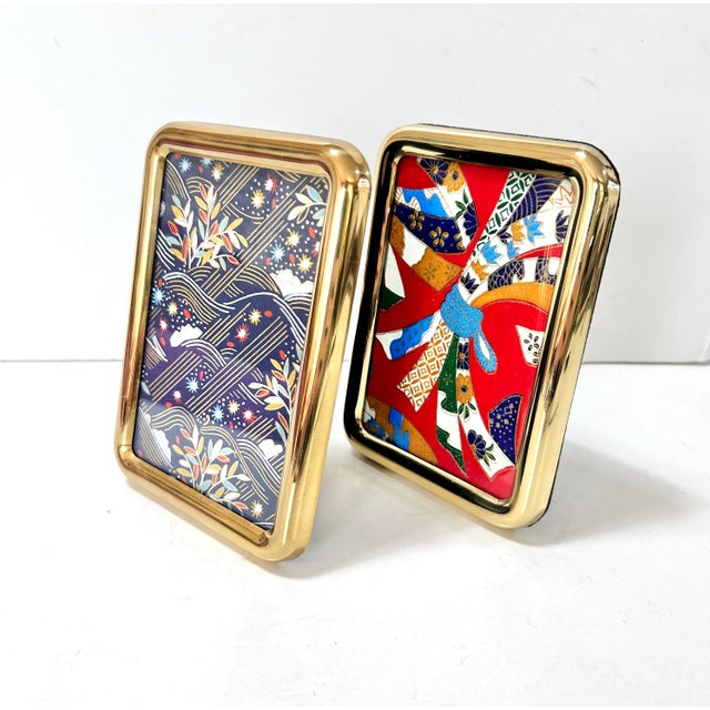 Vintage Rounded Brass Picture Frames – Polished Brass Desk Frames, Hollywood Regency Palm Beach Style (Pair) For Sale In Louisville - Image 6 of 7