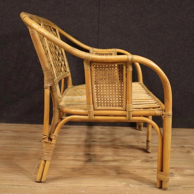 Italian sofa from the 60s / 70s. Furniture in wicker, woven wood and cane of beautiful line and pleasant decor. Sofa...