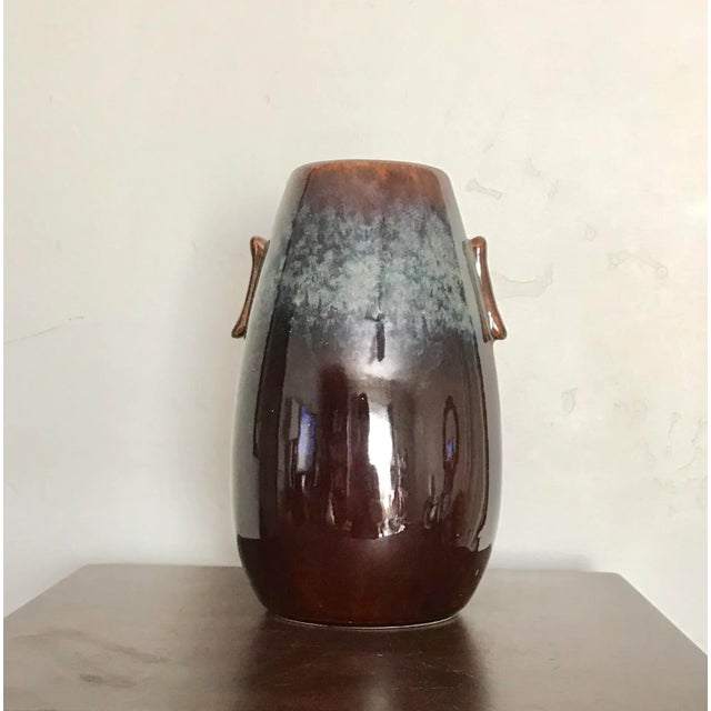 Late 20th Century Mid Century Minimalist Modern Chocolate and White Ceramic Vase With Handles For Sale - Image 5 of 6