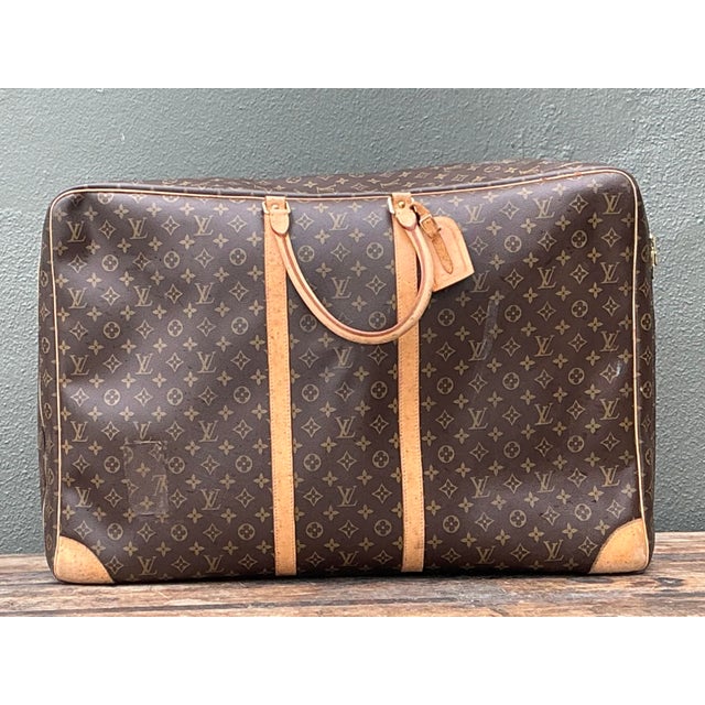 Late 20th Century Vintage Louis Vuitton Sirius 70 Soft Sided Suitcase For Sale - Image 5 of 12