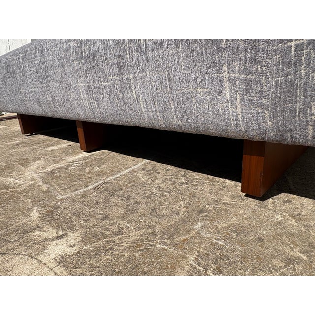 Italian 20th Century Newly Upholstered Italian Chaise Long For Sale - Image 3 of 10
