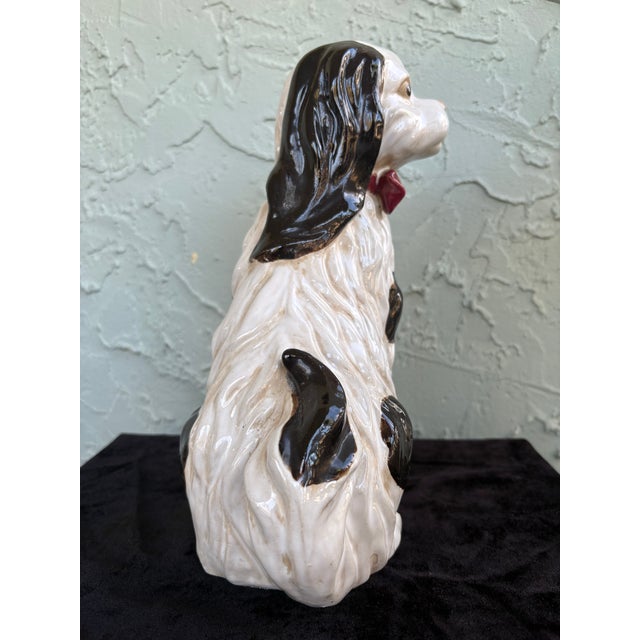 Pair of Vintage Staffordshire-Style Cavalier King Charles Spaniel Mantel Dogs For Sale In Orlando - Image 6 of 12
