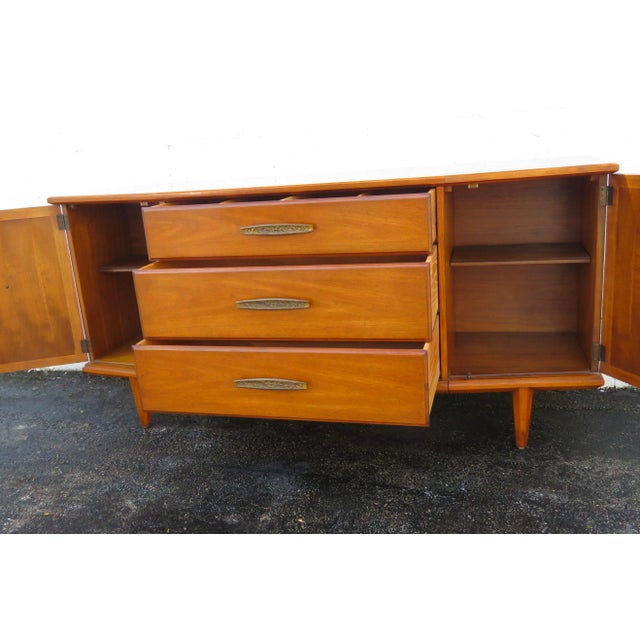 Drexel Heritage Mid Century Modern Long Dresser Sideboard Bathroom Vanity For Sale - Image 9 of 12
