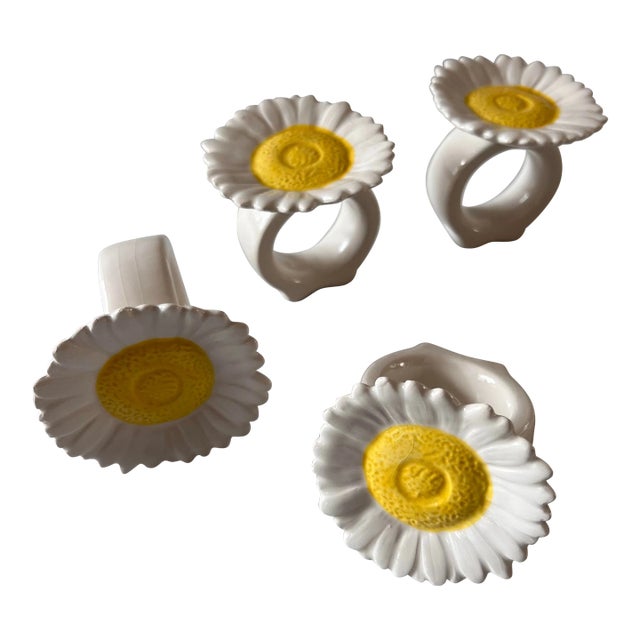 Vintage Glass Daisy Flower Napkin Rings - Set of 4 For Sale