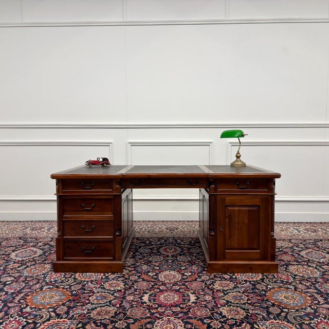 About this Classic English Desk Partnerdesk Black Leather Classic and Elegant | Antique desks in English, Classic and...