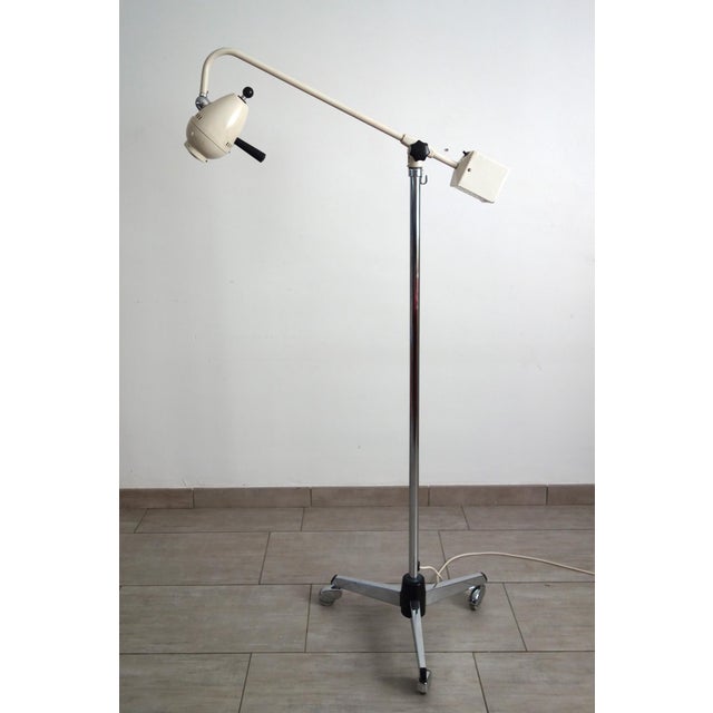 Vintage medical floor lamp on casters, 1960s, made in Germany. In working order (original bulb), precise light, adjustable...