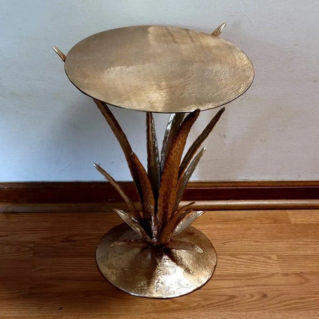 Contemporary rose gold tone accent table with an aloe plant design for the base. Versatile, it would be great as an accent...