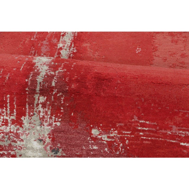 Rug & Kilim’s Modern Abstract Runner Rug, Bold Red With Silver Abstract Pattern For Sale In New York - Image 6 of 7