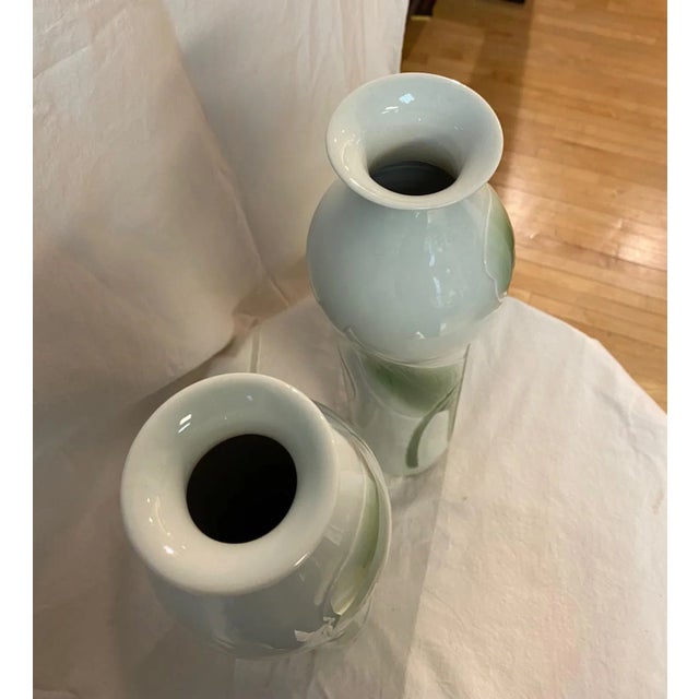 1990s Maitland Smith Set of 2 Hand Painted Vintage Vases For Sale - Image 5 of 11