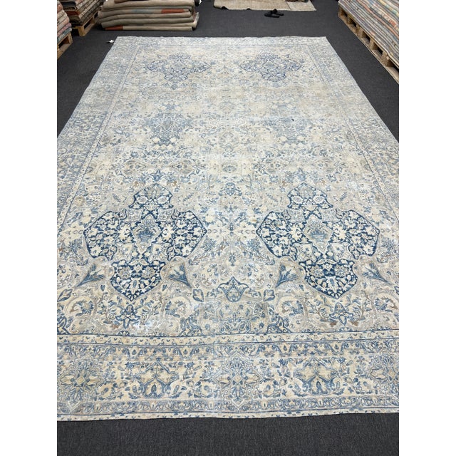 MATERIAL: 100% hand spun organic wool Size: 10' x 16'.9" / 305cm x 510cm CONDITION: In excellent - This rug is handwoven...